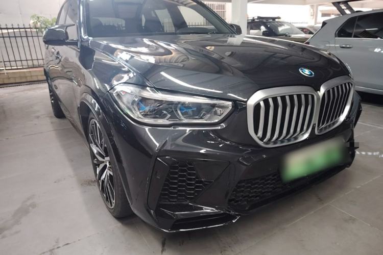 Used BMW X5 New Energy 2022 xDrive45e M Sport Package Front Right 45 Deg