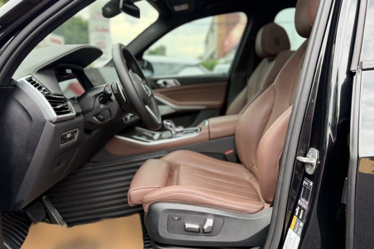 Used BMW X5 New Energy 2022 xDrive45e M Sport Package Interior 1