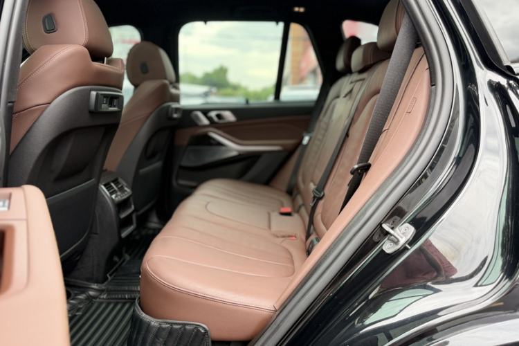 Used BMW X5 New Energy 2022 xDrive45e M Sport Package Interior 3
