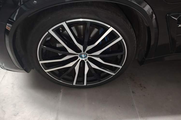 Used BMW X5 New Energy 2022 xDrive45e M Sport Package Left Front Wheel Hub