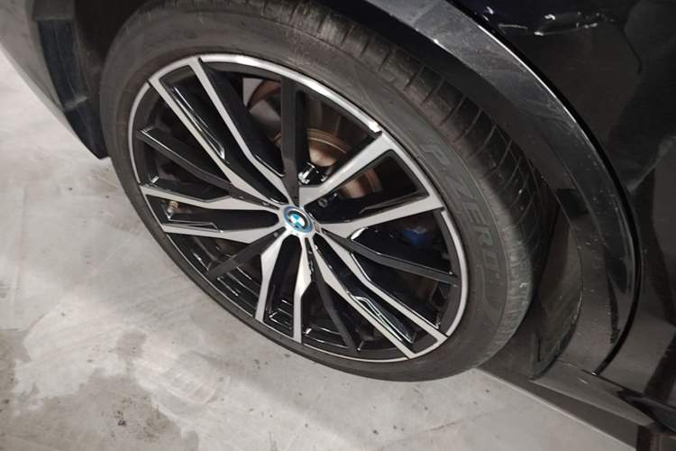 Used BMW X5 New Energy 2022 xDrive45e M Sport Package Right Rear Wheel Hub