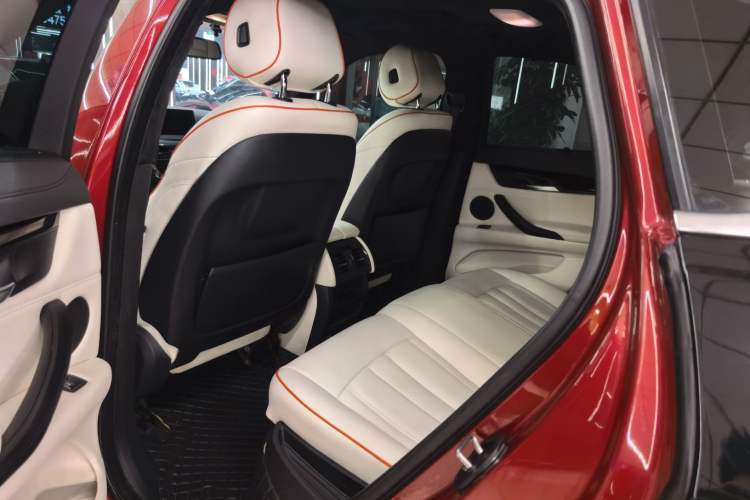 Used BMW X6  Interior 2
