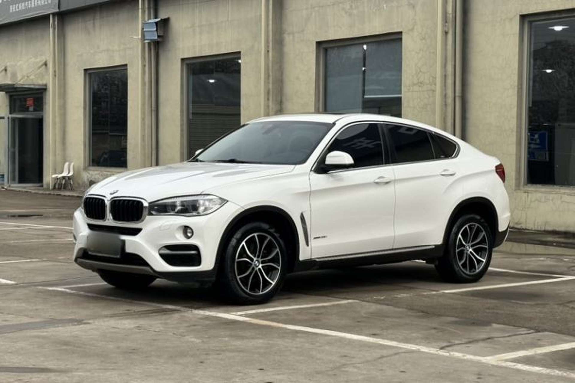 Used BMW X6  Front Left 45 Deg