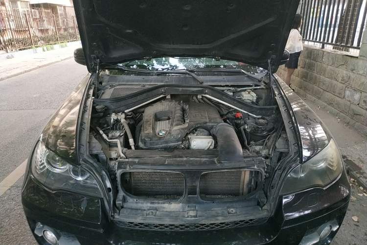 Used BMW X6 2008 xDrive35i Engine Bay