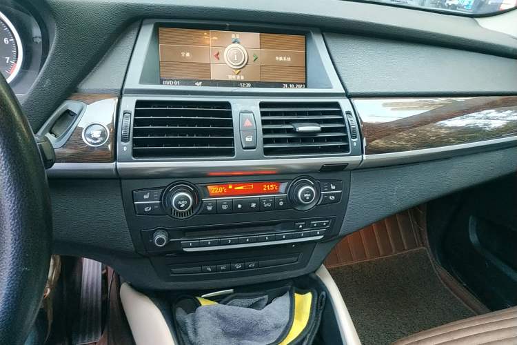 Used BMW X6 2008 xDrive35i Audio And AC Panel