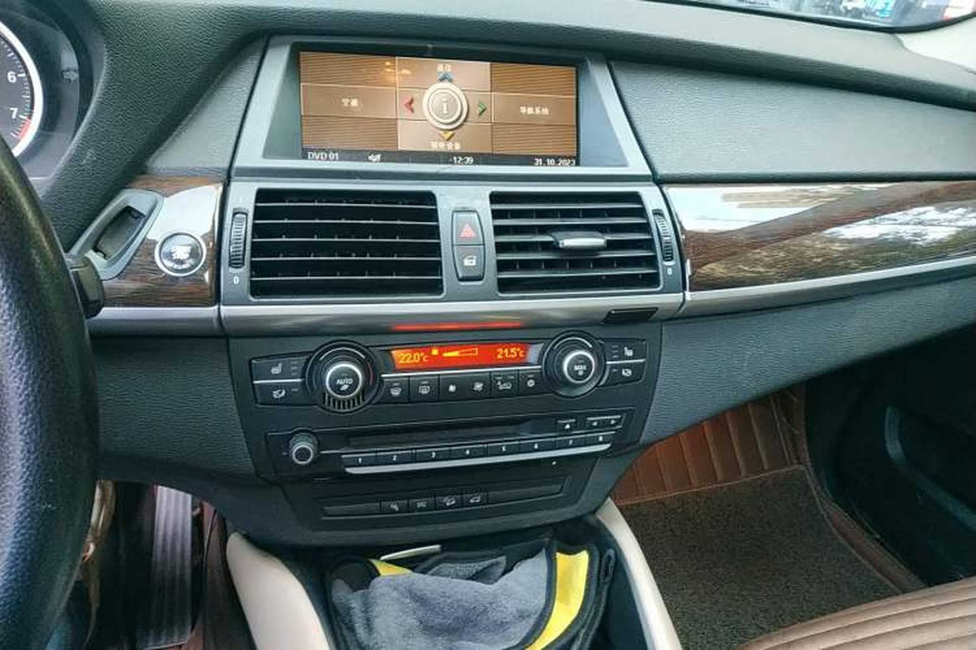 Used BMW X6 2008 xDrive35i Audio And AC Panel
