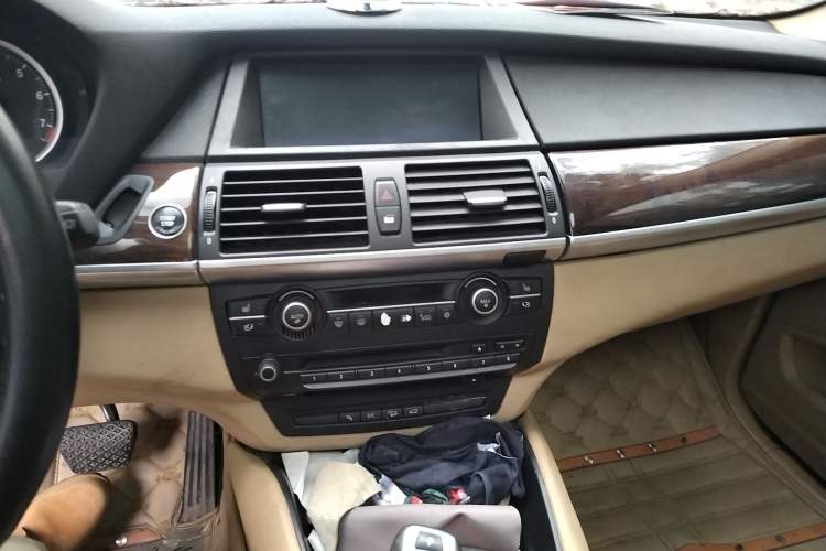 Used BMW X6 2008 xDrive35i Audio And AC Panel