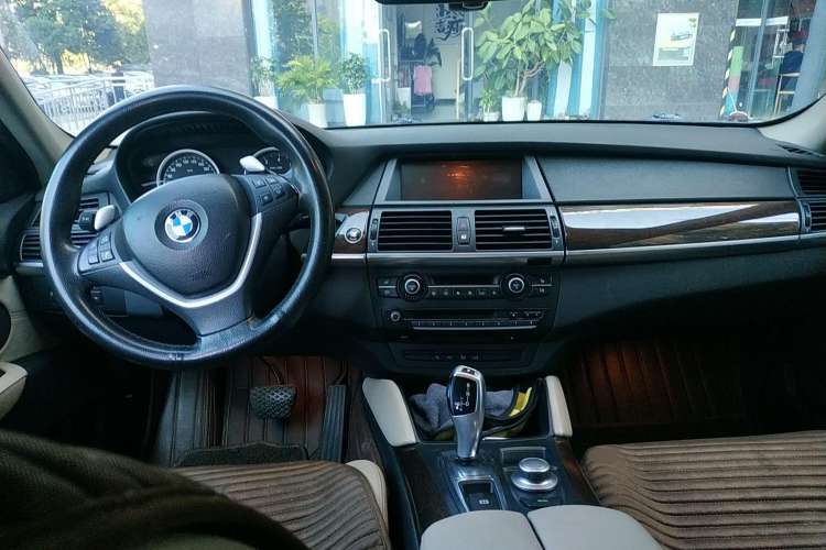 Used BMW X6 2008 xDrive35i Center Console