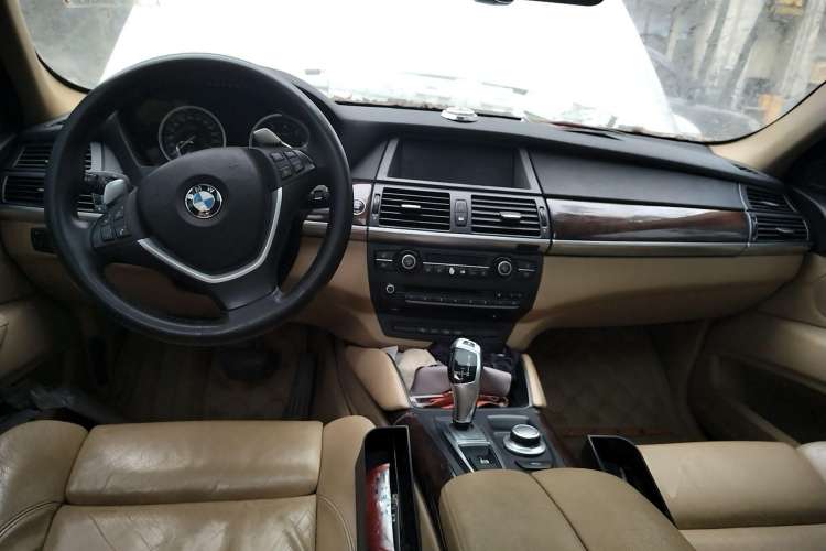Used BMW X6 2008 xDrive35i Center Console