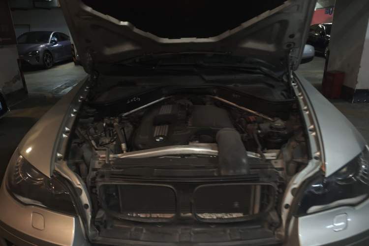 Used BMW X6 2008 xDrive35i Engine Bay