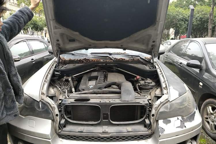 Used BMW X6 2008 xDrive35i Engine Bay