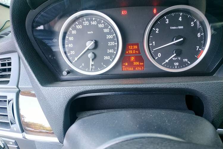 Used BMW X6 2008 xDrive35i Odometer Close Up