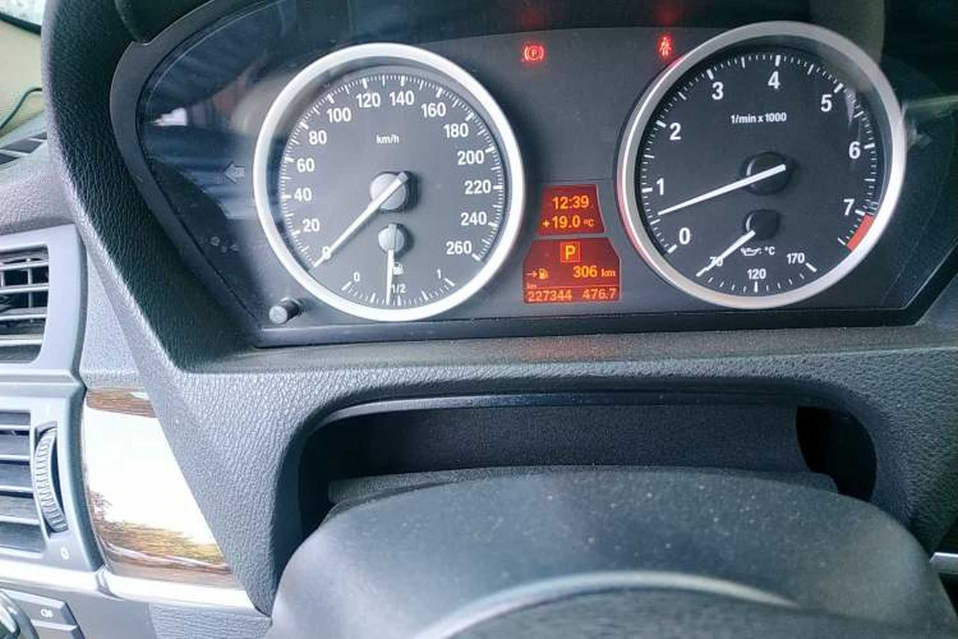 Used BMW X6 2008 xDrive35i Odometer Close Up