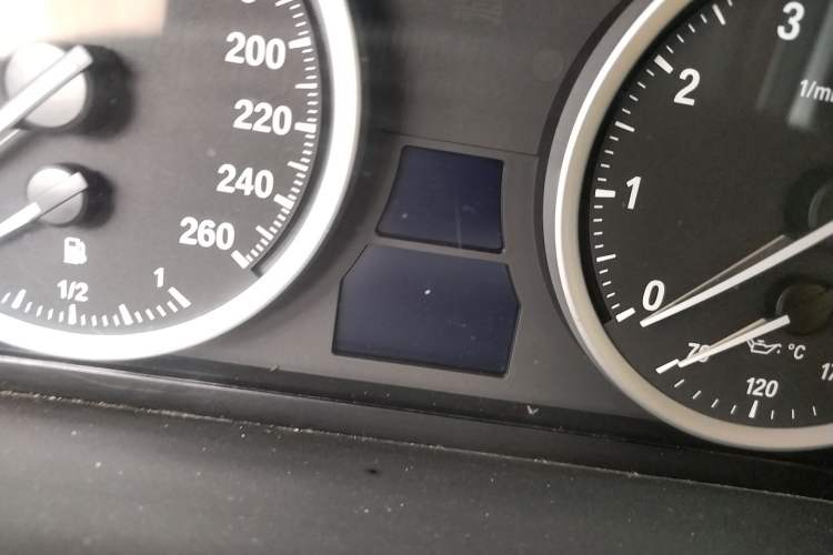 Used BMW X6 2008 xDrive35i Odometer Close Up