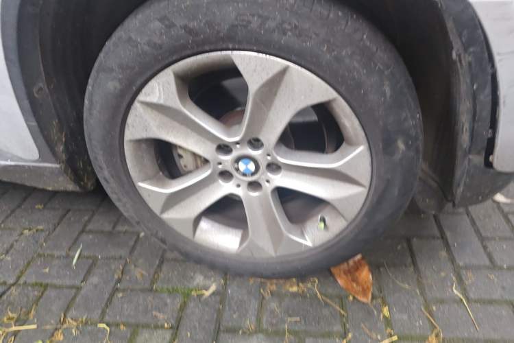 Used BMW X6 2008 xDrive35i Right Front Wheel Hub