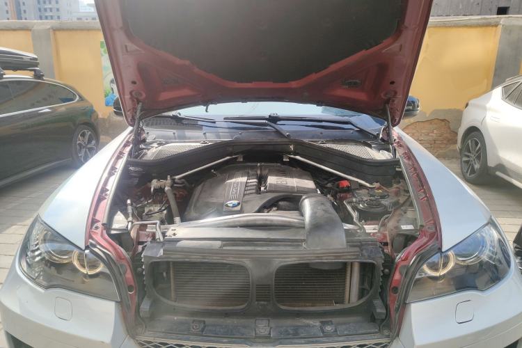 Used BMW X6 2008 xDrive35i Engine Bay