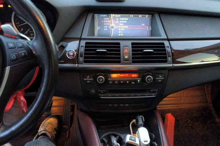 Used BMW X6 2009 xDrive35i Audio And AC Panel
