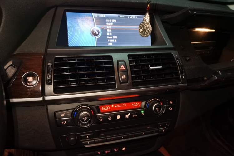 Used BMW X6 2009 xDrive35i Audio And AC Panel