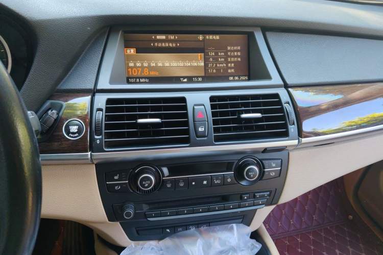 Used BMW X6 2009 xDrive35i Audio And AC Panel