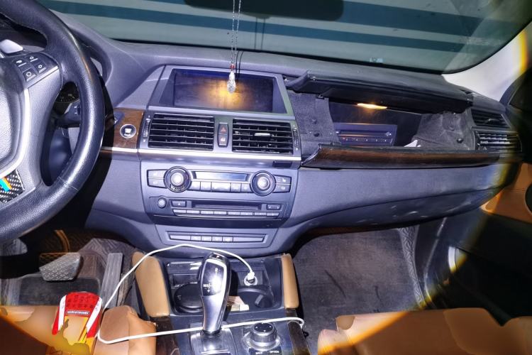 Used BMW X6 2009 xDrive35i Center Console