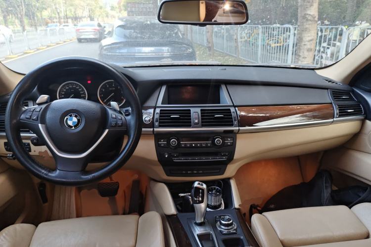 Used BMW X6 2009 xDrive35i Center Console
