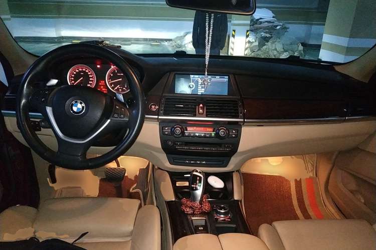 Used BMW X6 2009 xDrive35i Center Console