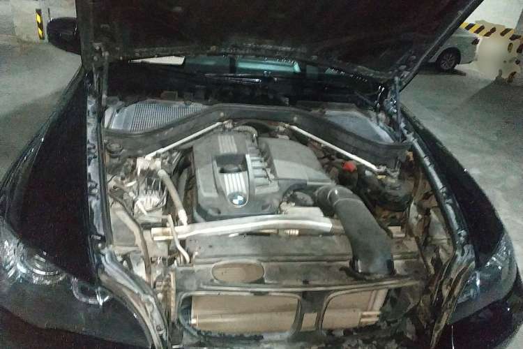 Used BMW X6 2009 xDrive35i Engine Bay