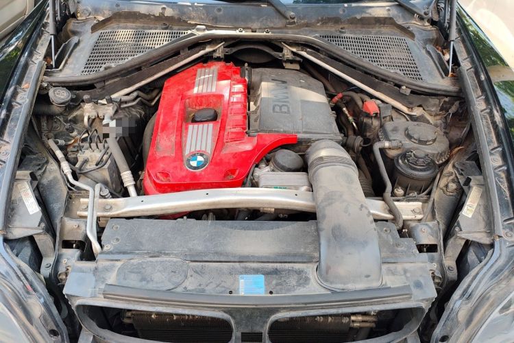 Used BMW X6  Engine Bay
