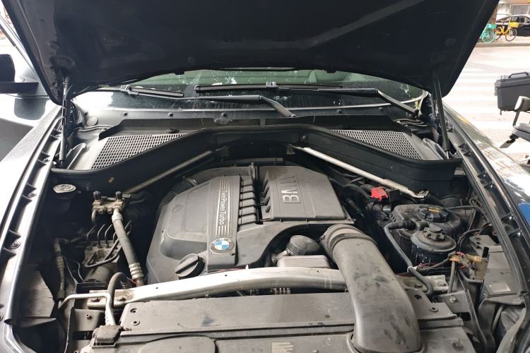 Used BMW X6 2009 xDrive35i Engine Bay
