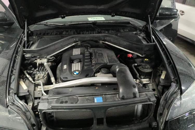 Used BMW X6 2009 xDrive35i Engine Bay