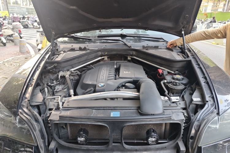 Used BMW X6 2009 xDrive35i Engine Bay