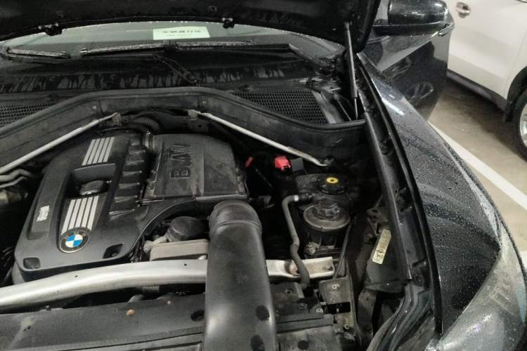 Used BMW X6 2009 xDrive35i Engine Bay Left