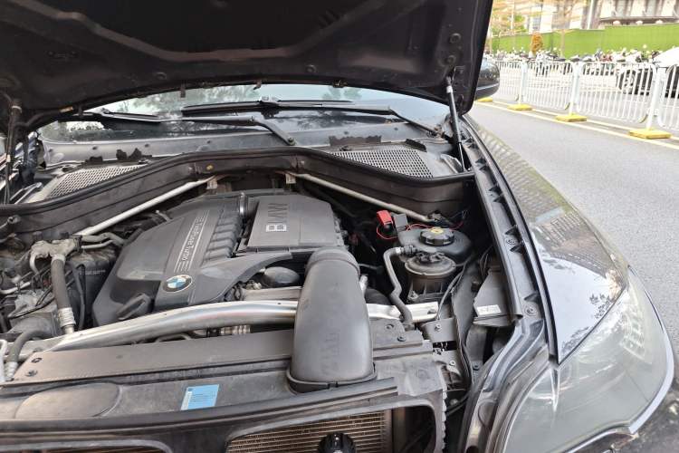 Used BMW X6 2009 xDrive35i Engine Bay Left