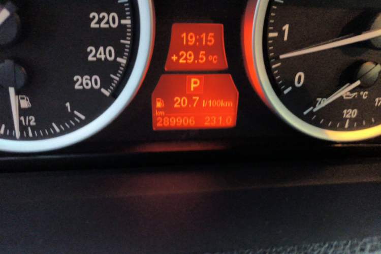 Used BMW X6 2009 xDrive35i Odometer Close Up