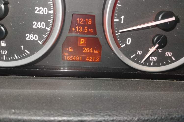 Used BMW X6 2009 xDrive35i Odometer Close Up