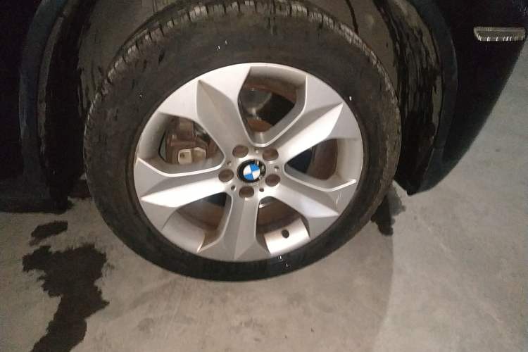 Used BMW X6 2009 xDrive35i Right Front Wheel Hub