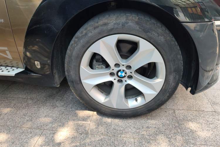 Used BMW X6  Right Front Wheel Hub