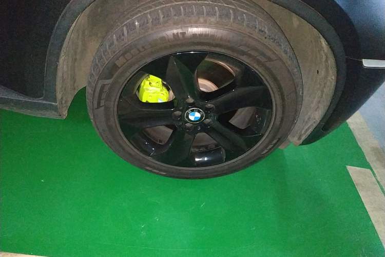 Used BMW X6 2009 xDrive35i Right Front Wheel Hub