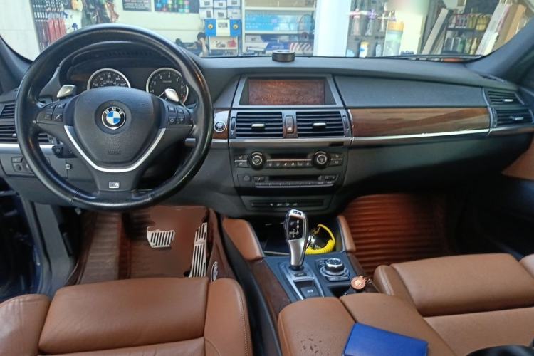Used BMW X6  Center Console