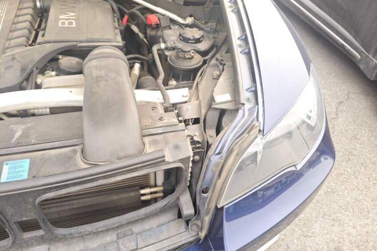 Used BMW X6 2009 xDrive35i US specification Engine Bay Left