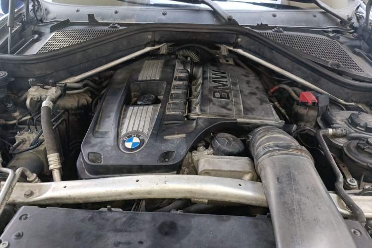Used BMW X6  Engine Bay