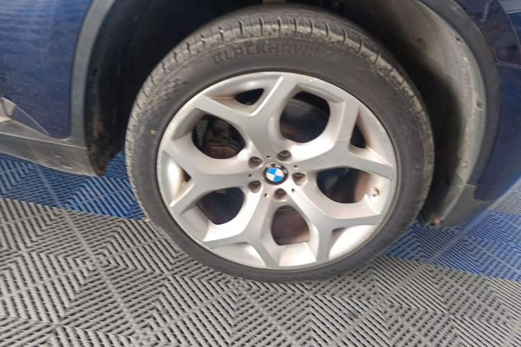 Used BMW X6  Right Front Wheel Hub