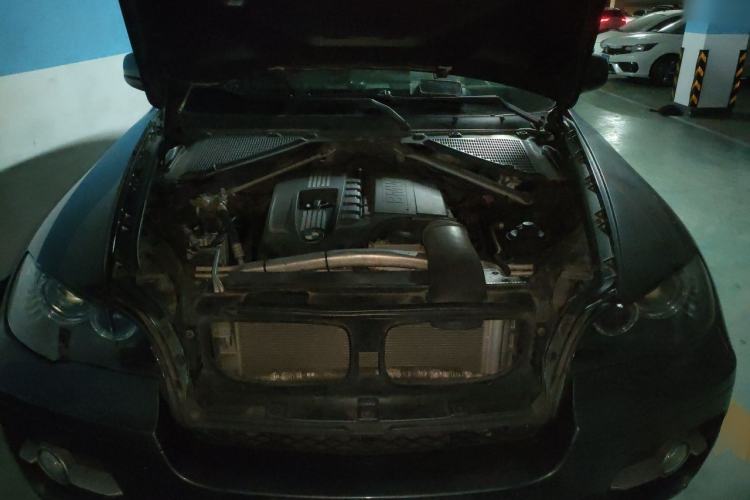 Used BMW X6 2009 xDrive35i Engine Bay