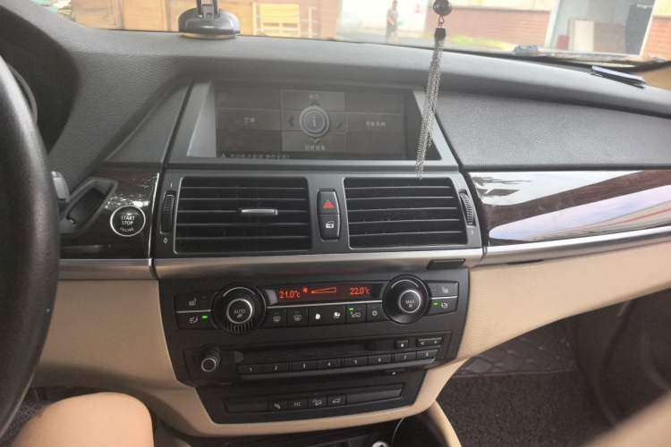 Used BMW X6 2009 xDrive35i Audio And AC Panel