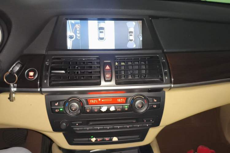Used BMW X6 2009 xDrive35i Audio And AC Panel