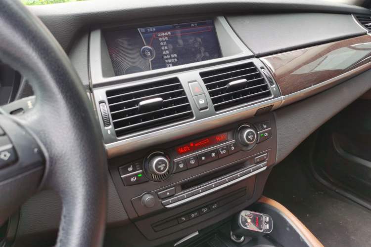 Used BMW X6 2009 xDrive35i Audio And AC Panel