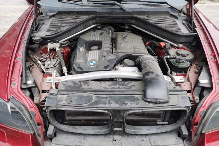 Used BMW X6 2009 xDrive35i Engine Bay
