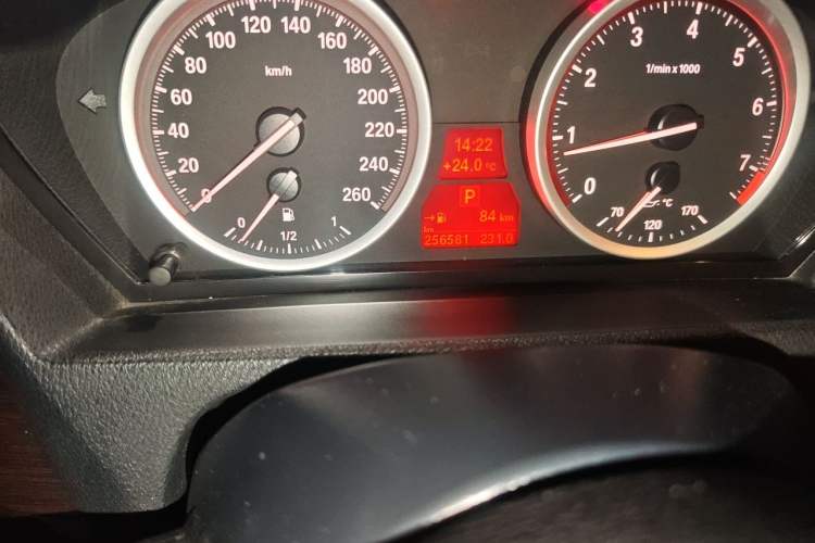 Used BMW X6 2009 xDrive35i Odometer Close Up