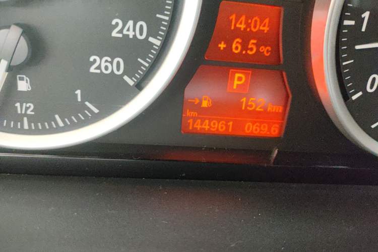 Used BMW X6 2009 xDrive35i Odometer Close Up