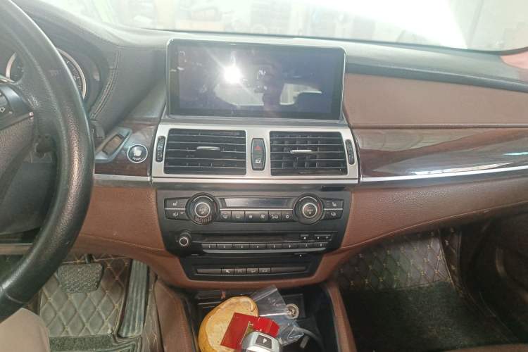 Used BMW X6 2009 xDrive35i Audio And AC Panel